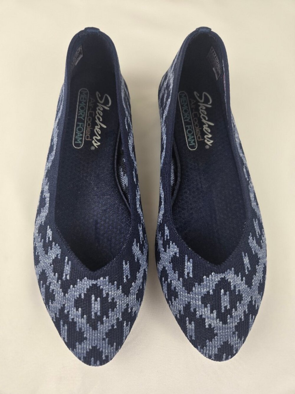 Skechers Size 7 Navy Two-Tone Blue Pointed Toe Slip On Flat Stretch Fit NWOT